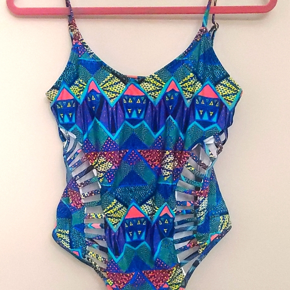 🆕️ NWT Red Dress Boutique Blue Multi Print One Piece - Picture 3 of 11